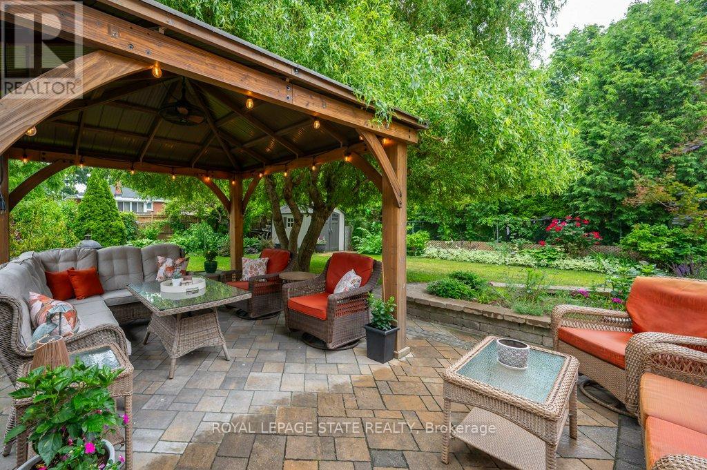 891 Garth St, Hamilton, ON L9C 4L1
