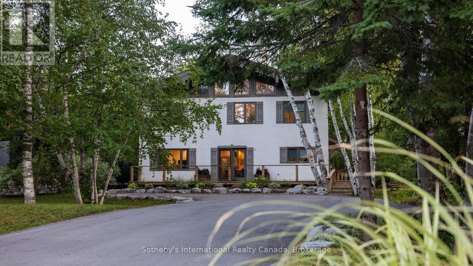 174 Timmons St, The Blue Mountains, ON L9Y 0L2