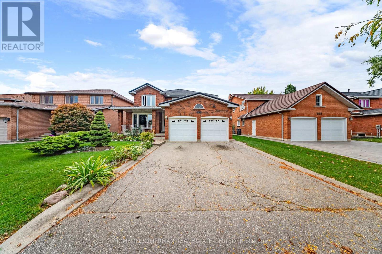 937 Stargazer Dr, Mississauga, ON L5V 1E9
