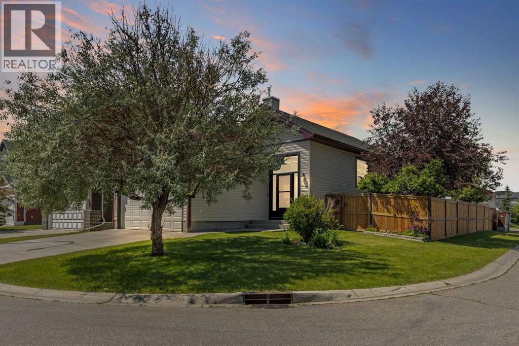 4 Marthas Meadow Pl NE, Calgary, AB T3J 4H6