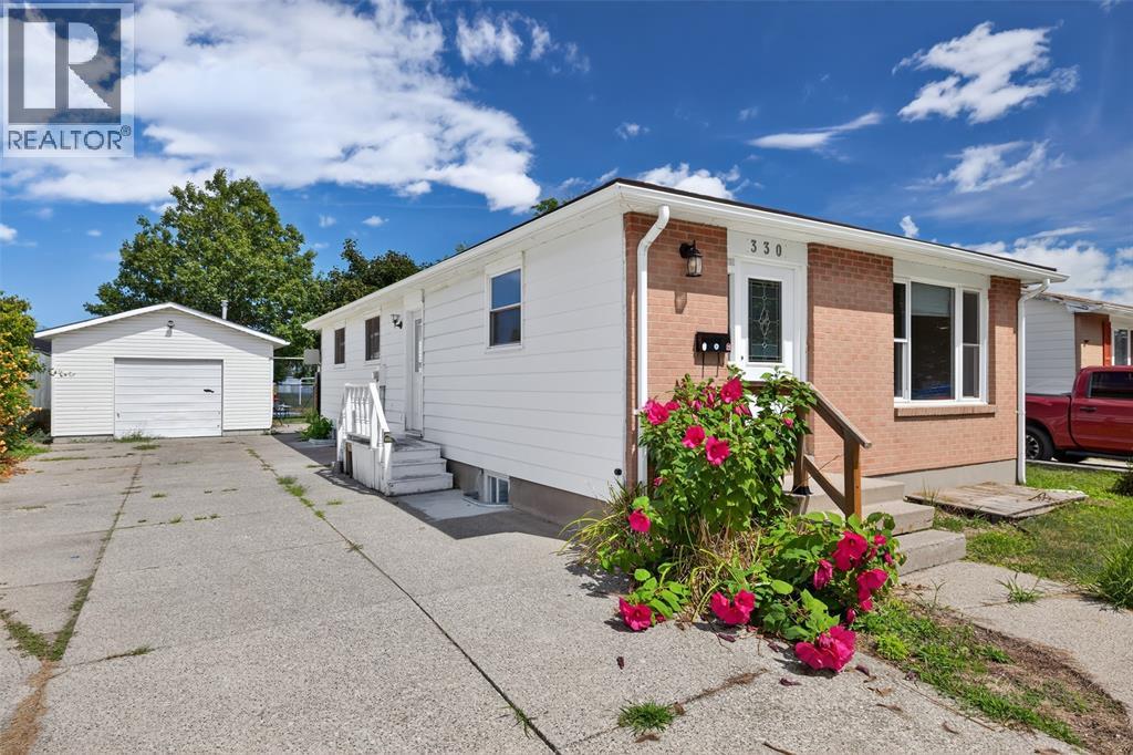 330 Somerset Cres, Sarnia, ON N7S 4G1