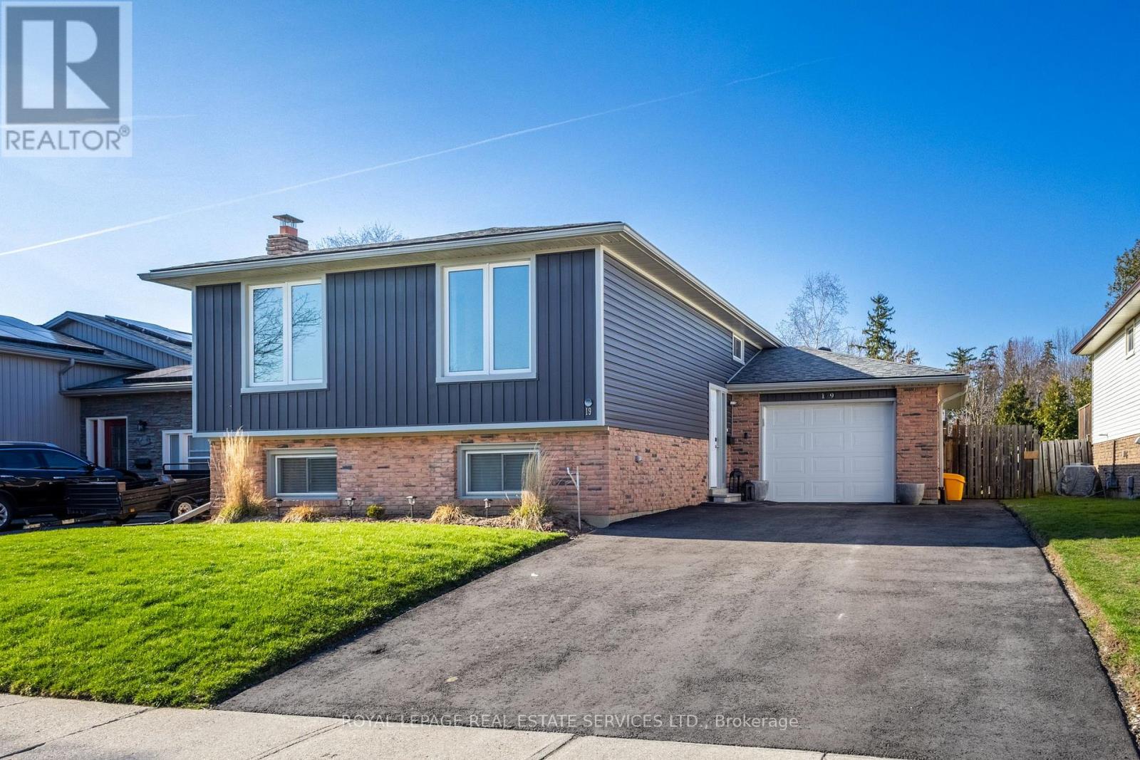 19 Southglen Rd, Brantford, ON N3R 6Z8