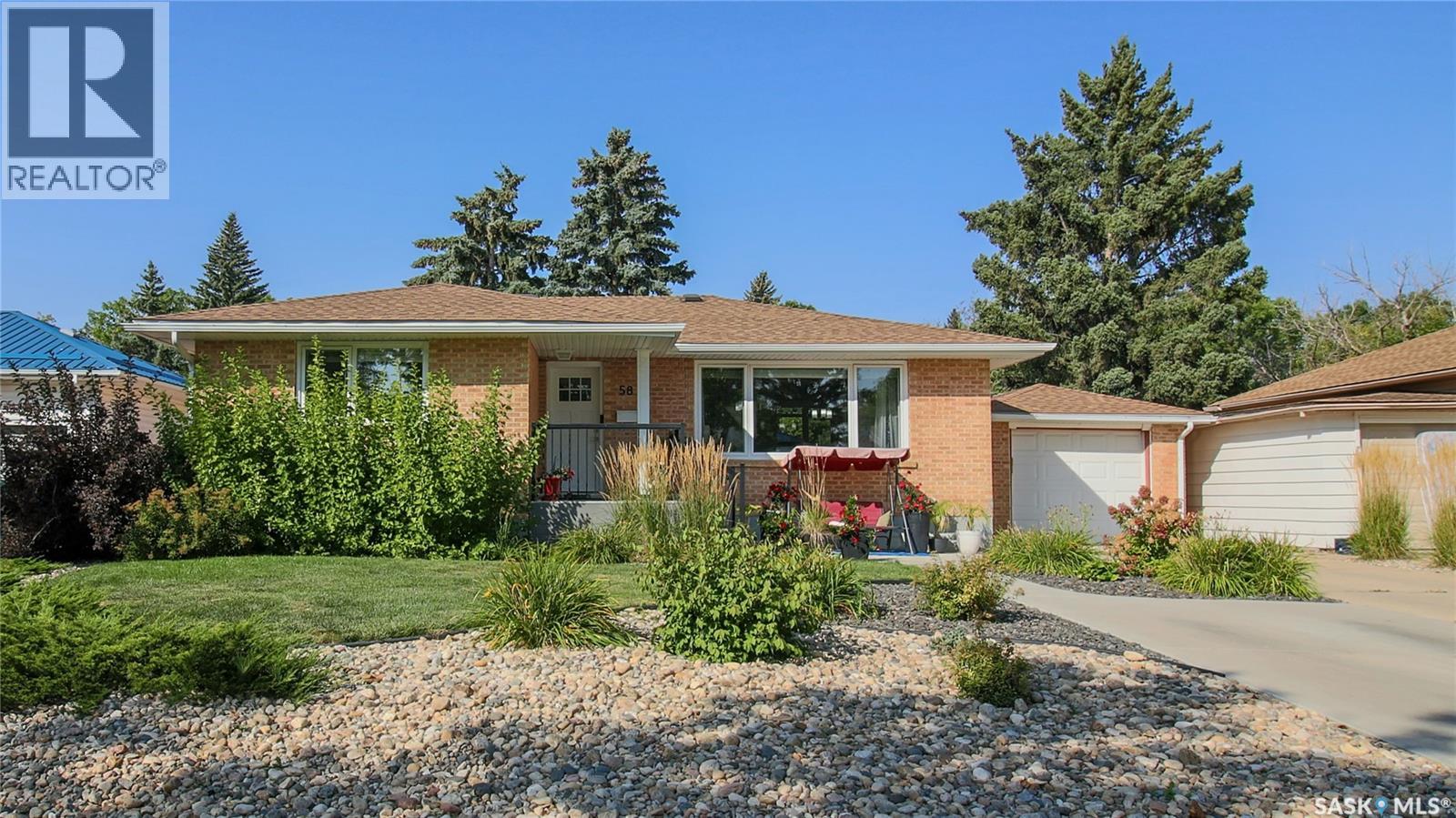 58 Lamont Cres, Regina, SK S4S 4A4