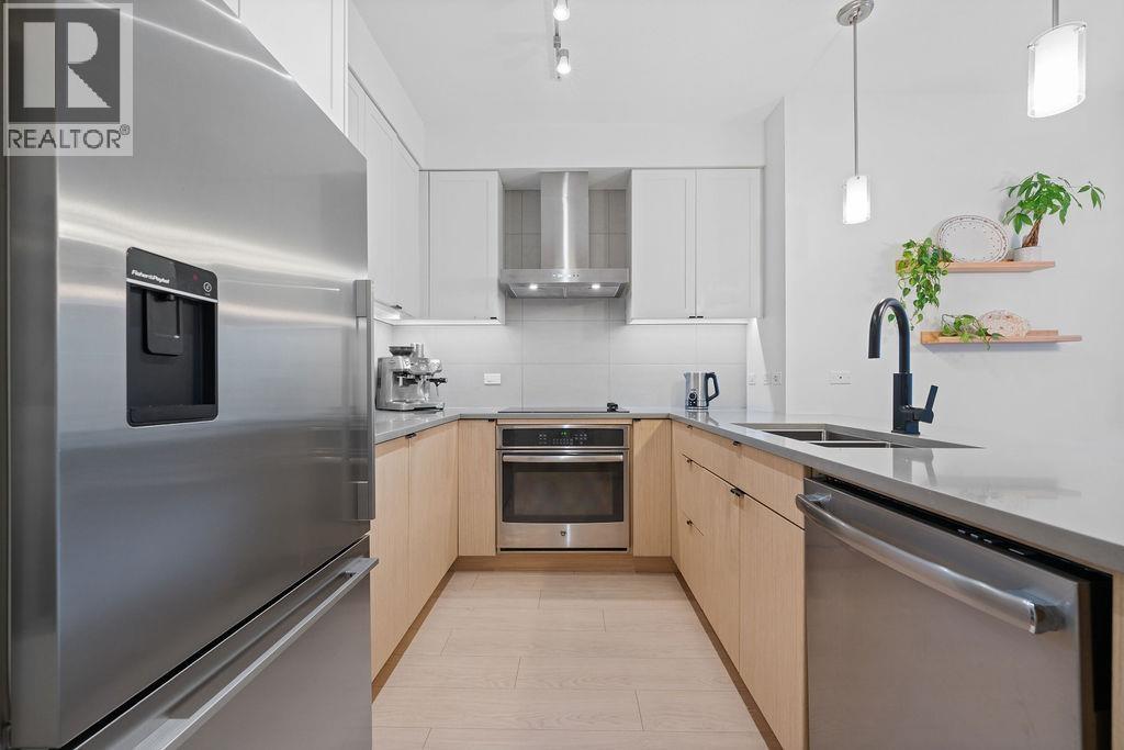 3205 Mountain Highway Unit 303, North Vancouver, BC V7K 0A3