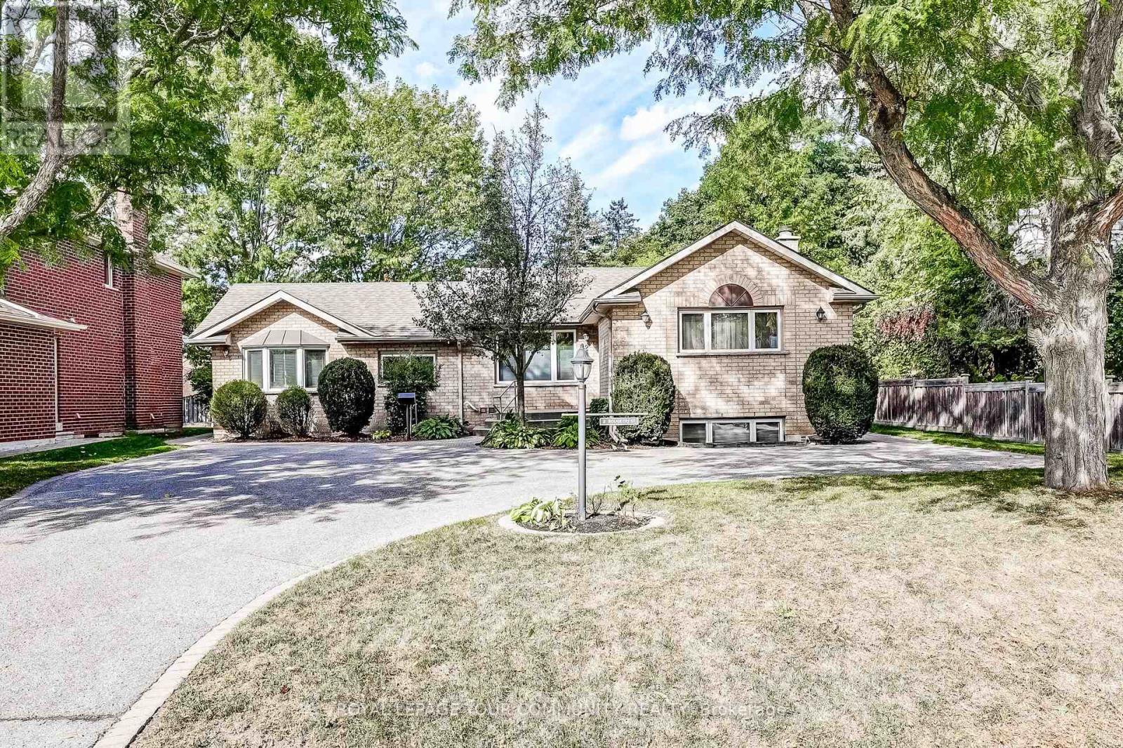 2 Rougecrest Dr, Markham, ON L3P 3B6