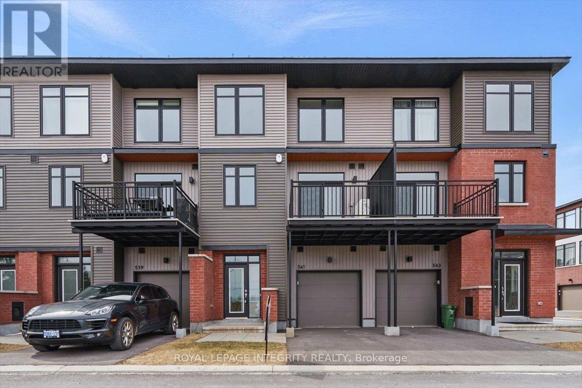 541 Lourmarin Private, Ottawa, ON K4A 5M2
