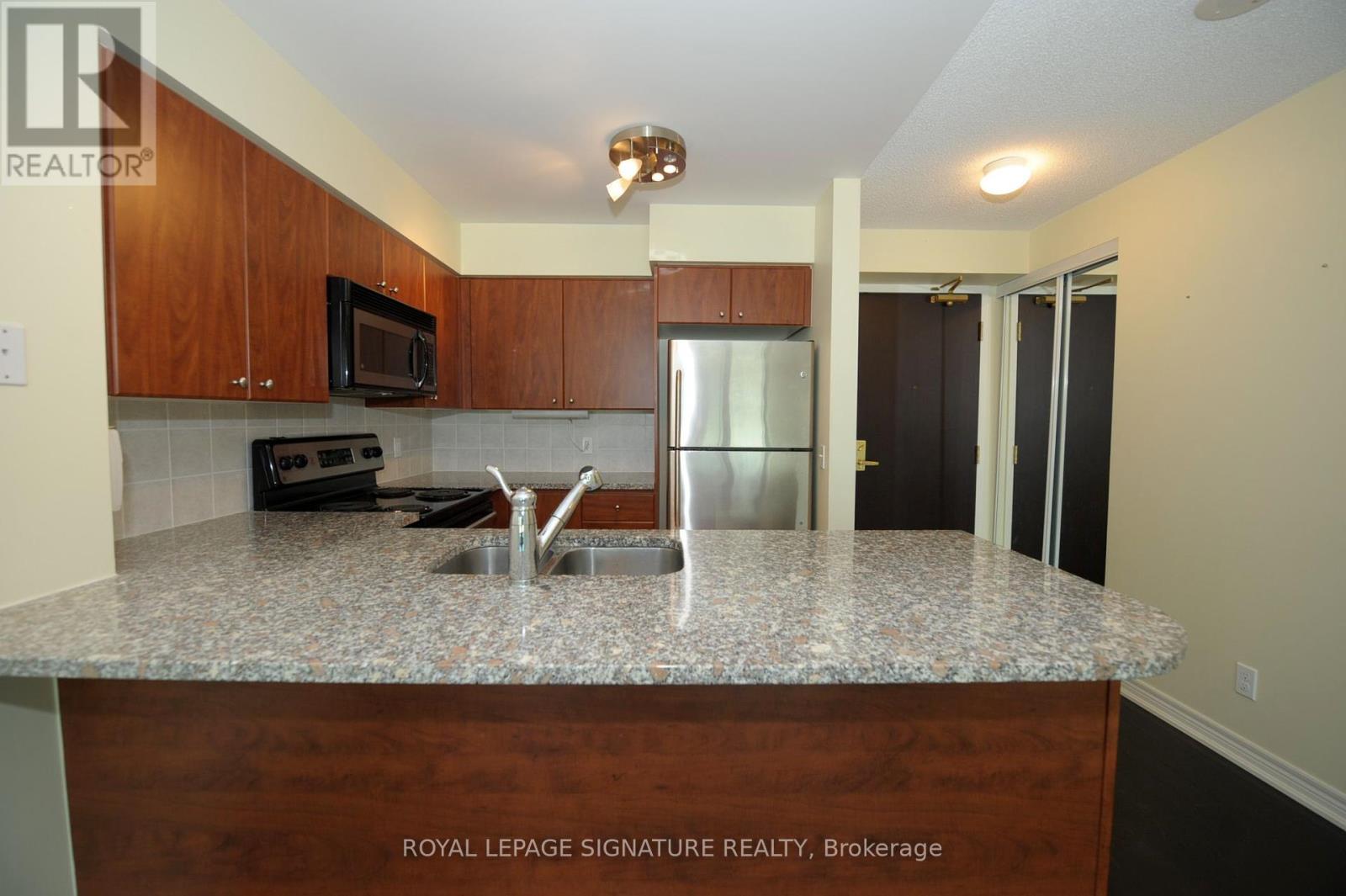 509 30 Grand Trunk Cres, Toronto, ON M5J 3A4