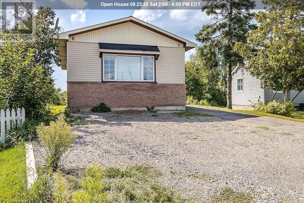 50 Fairview Ave, Sault Ste. Marie, ON P6C 3B4