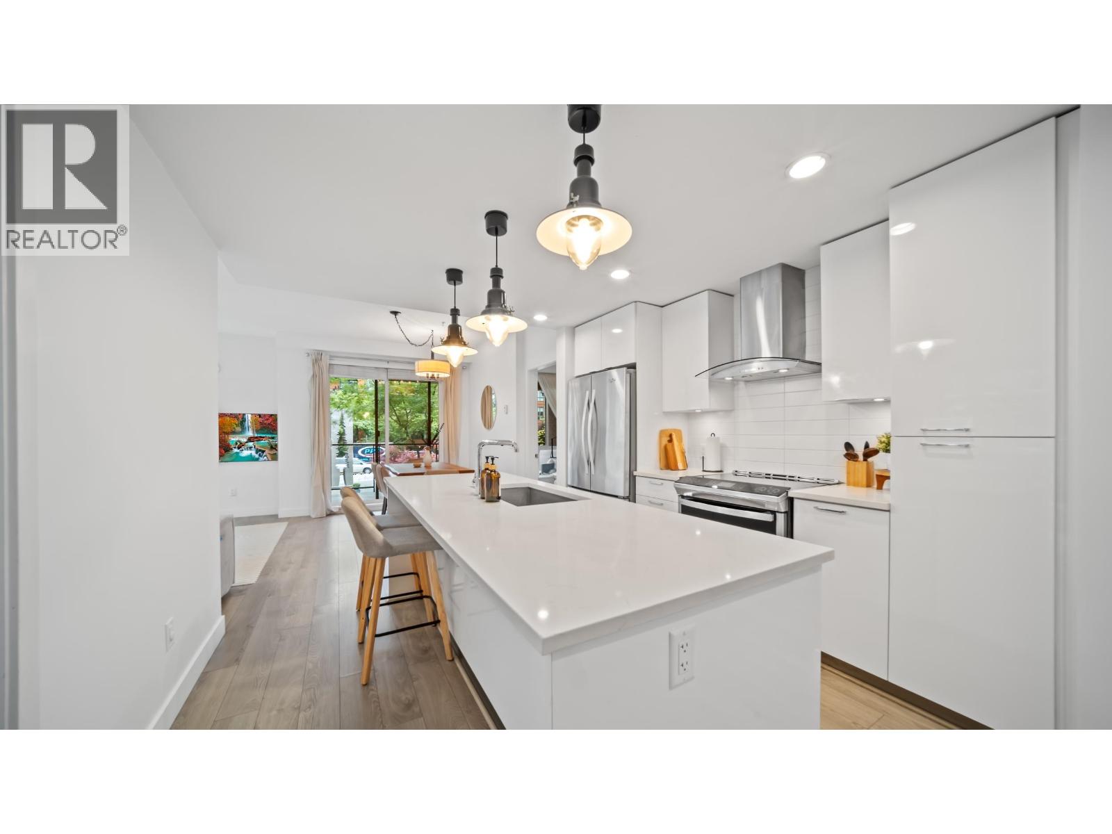 719 W 3rd Street Unit 204, North Vancouver, BC V7M 0E7