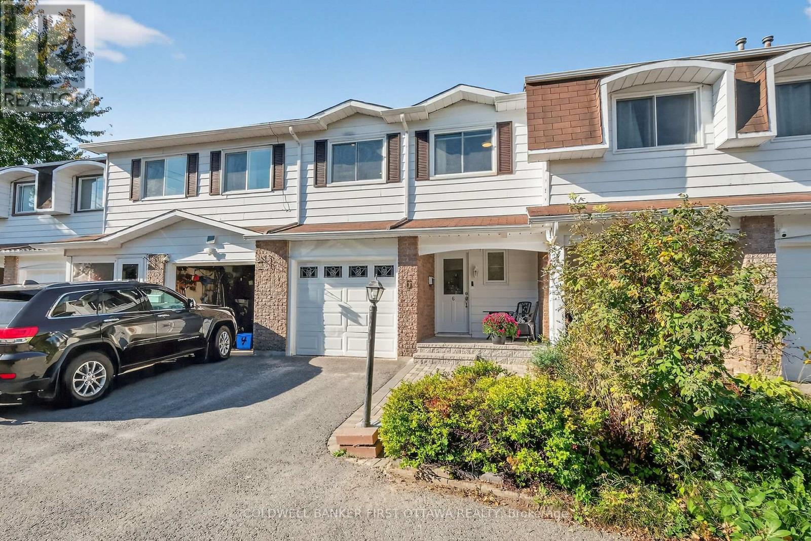 6 Pennington Ln, Ottawa, ON K1B 4X7