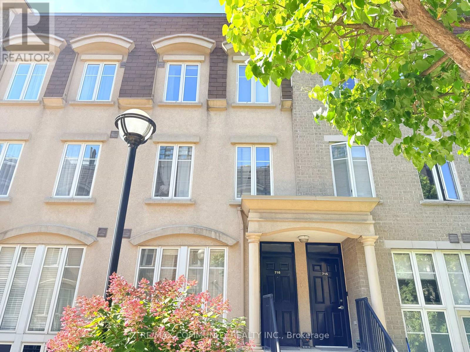 716 42 Western Battery Rd, Toronto, ON M6K 3P1
