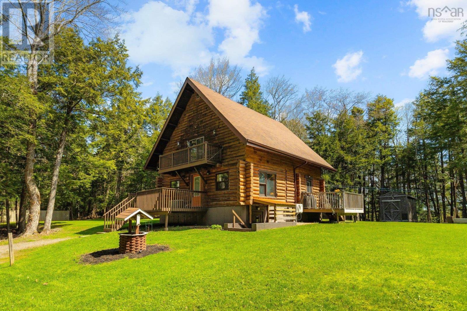 30 Deep Woods Ln, Enfield, NS B2T 1G9