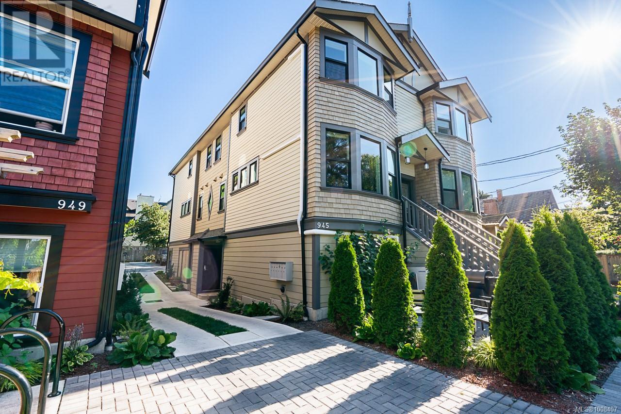 945 Pembroke St Unit 1 St, Victoria, BC V8T 1J1