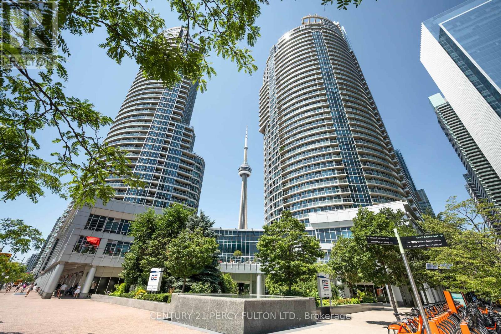 3101 8 York St, Toronto, ON M5J 2Y2
