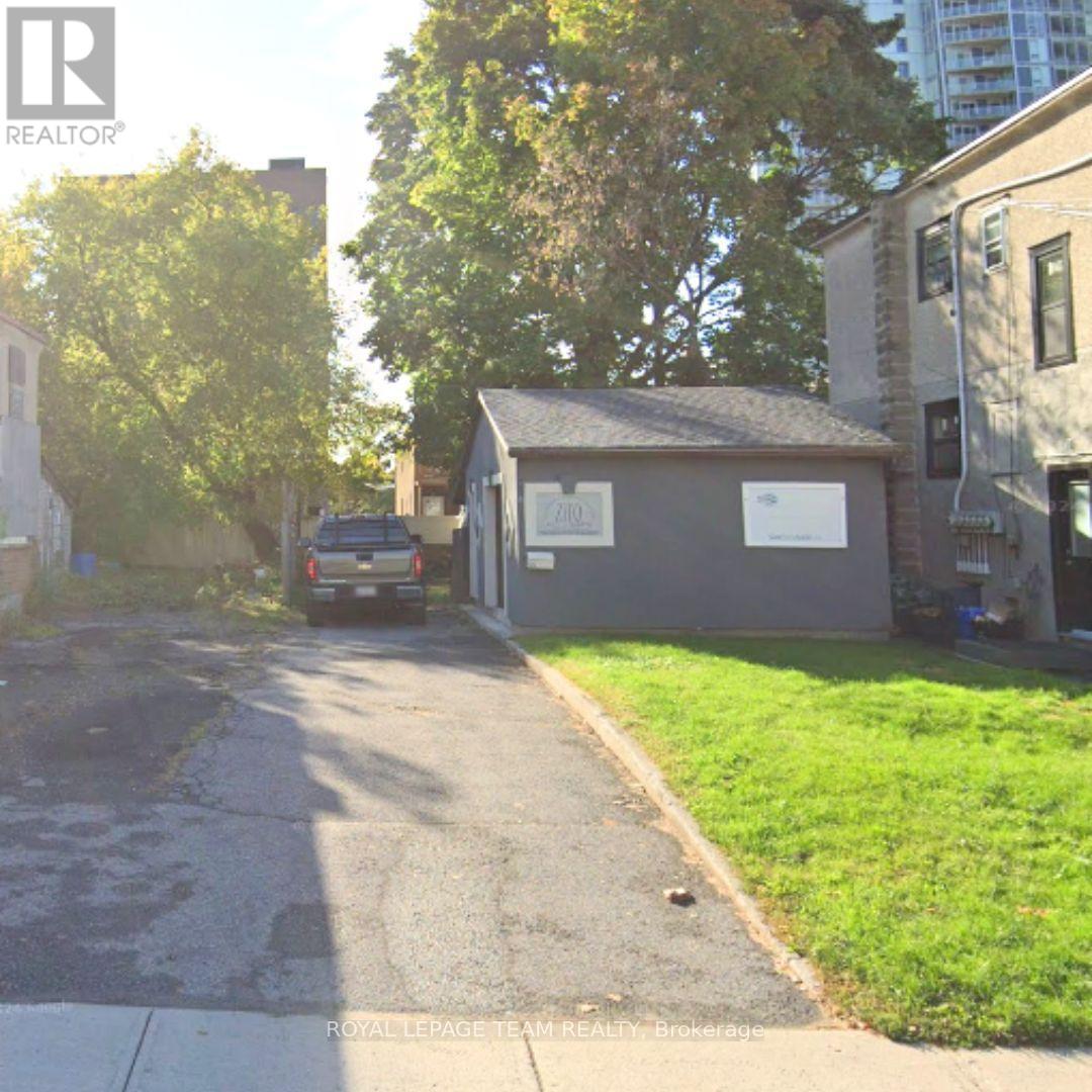 66 Pamilla St, Ottawa, ON K1S 3K8