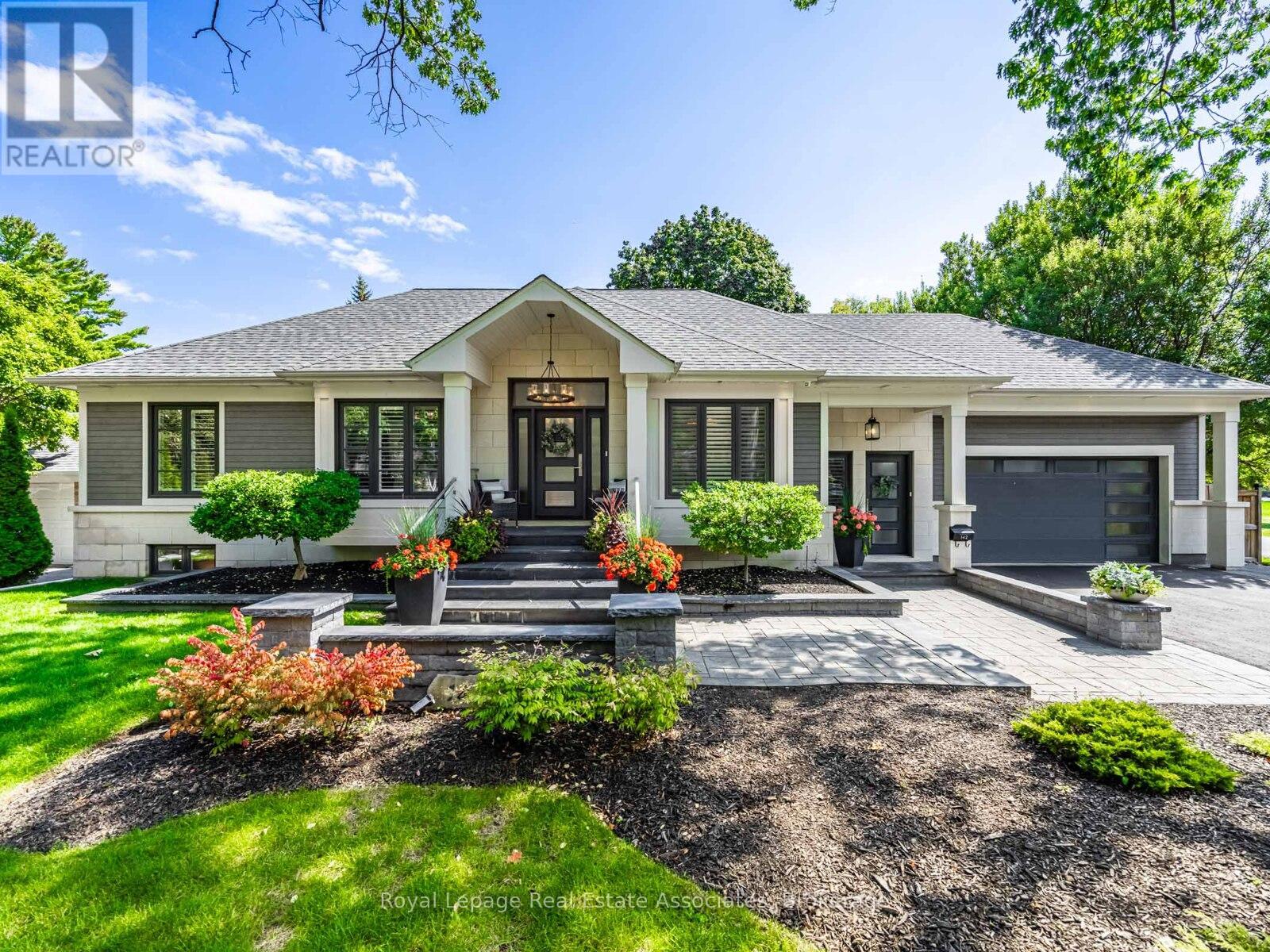 142 Mineola Rd E, Mississauga, ON L5G 2E8