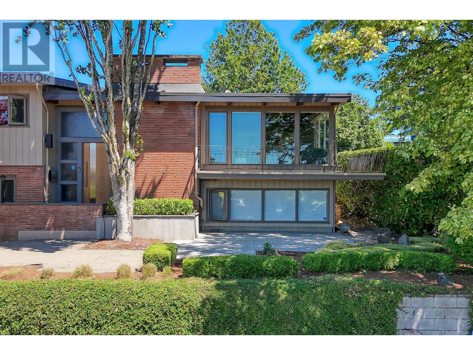 821 Jackson Cres, New Westminster, BC V3L 4S1
