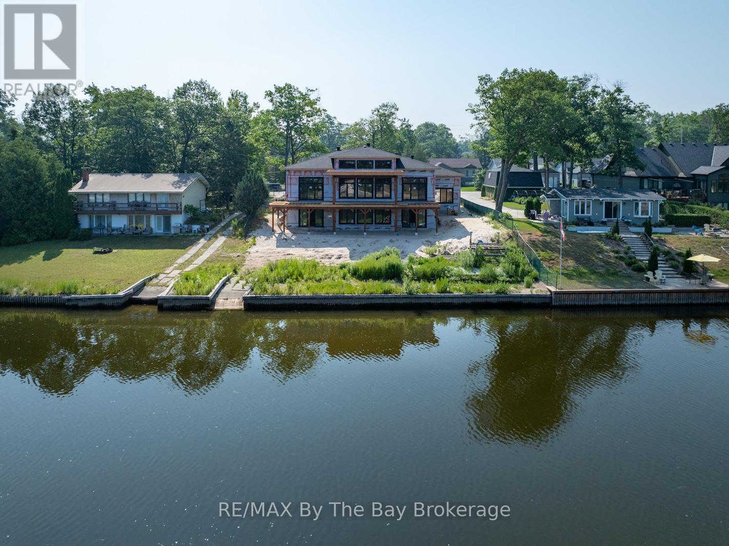 34 Edgewater Rd, Wasaga Beach, ON L9Z 2W3