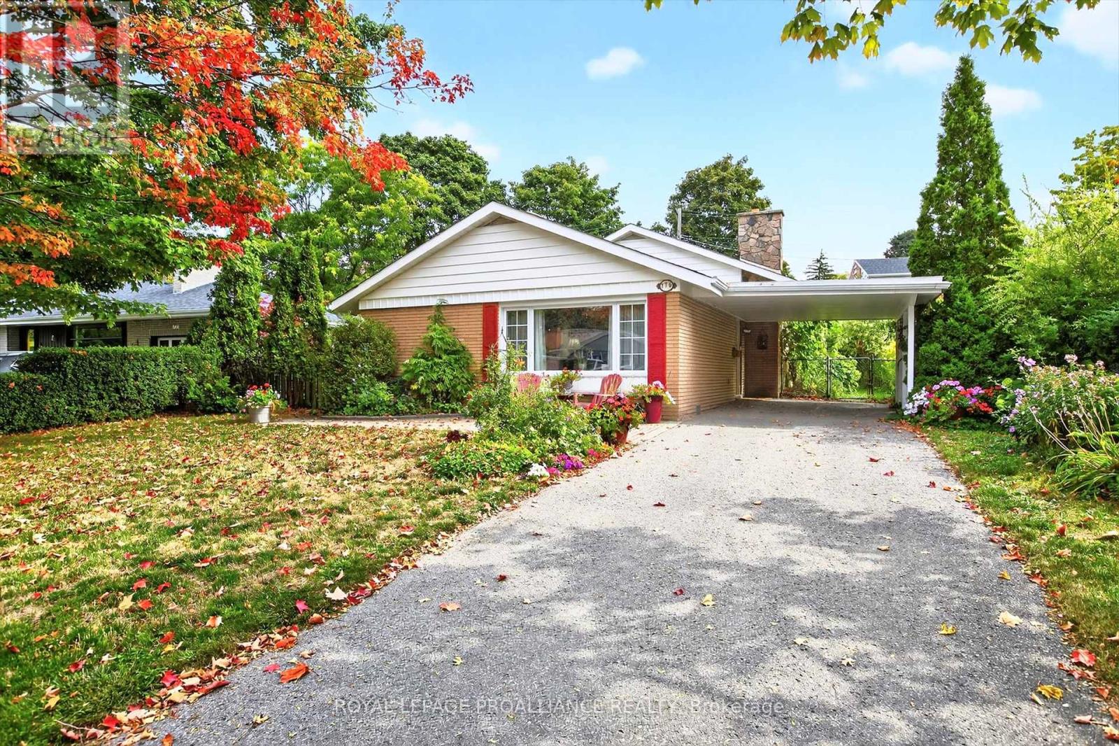 776 Hopkins Ave Ward 3 Ave, Peterborough, ON K9J 4Y8