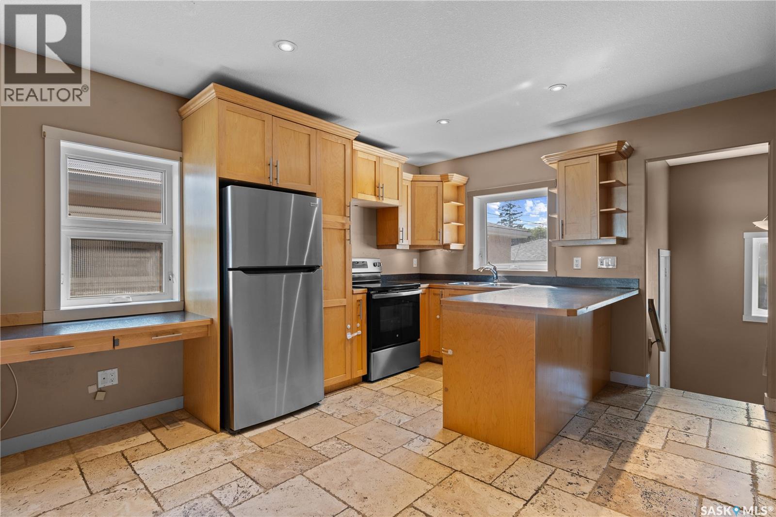 2224 Mcara St, Regina, SK S4N 2W1