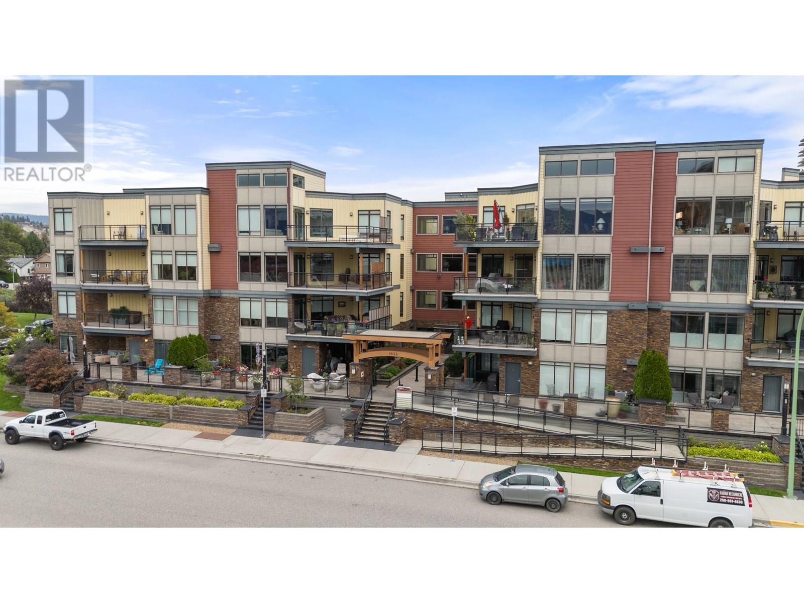 1933 Ambrosi Road Unit 302, Kelowna, BC V1Y 4S1