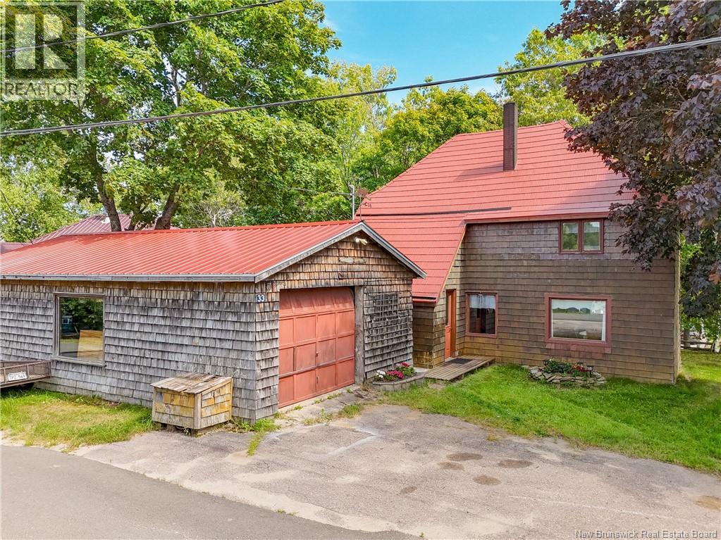 33 Rockland Dr, McAdam, NB E6J 1V3