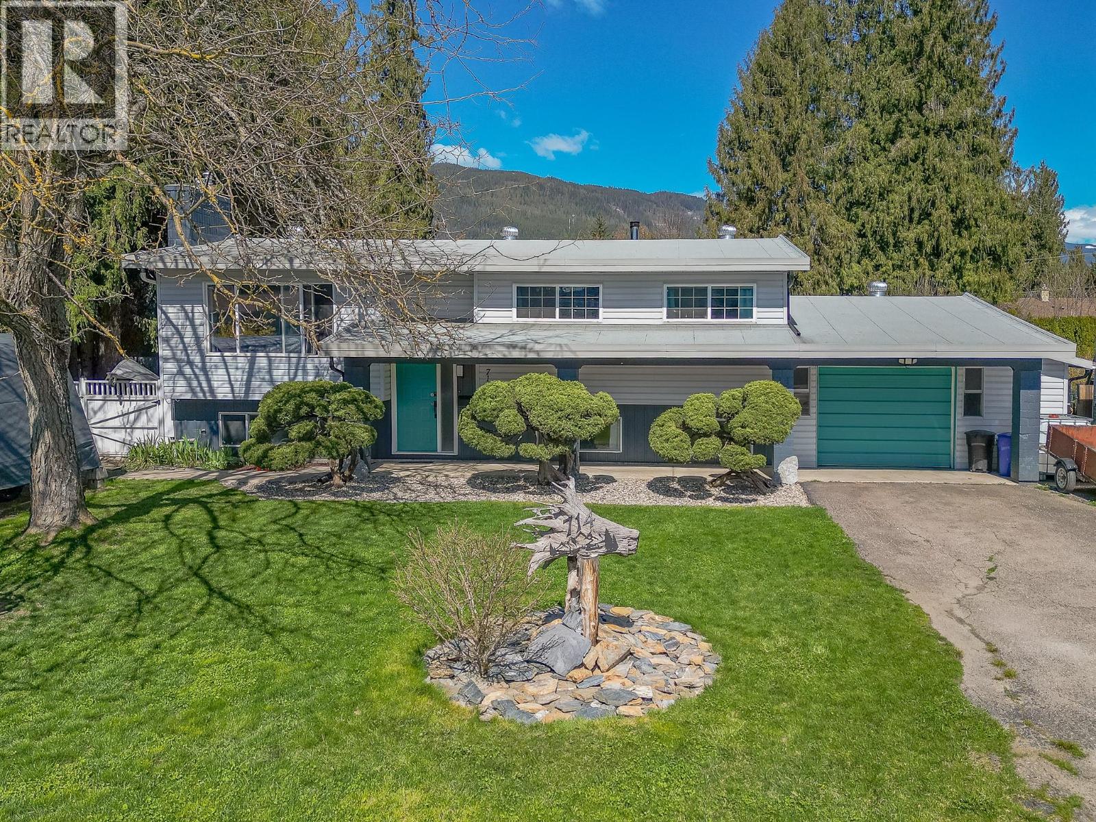 714 Maple St, Sicamous, BC V0E 2V1