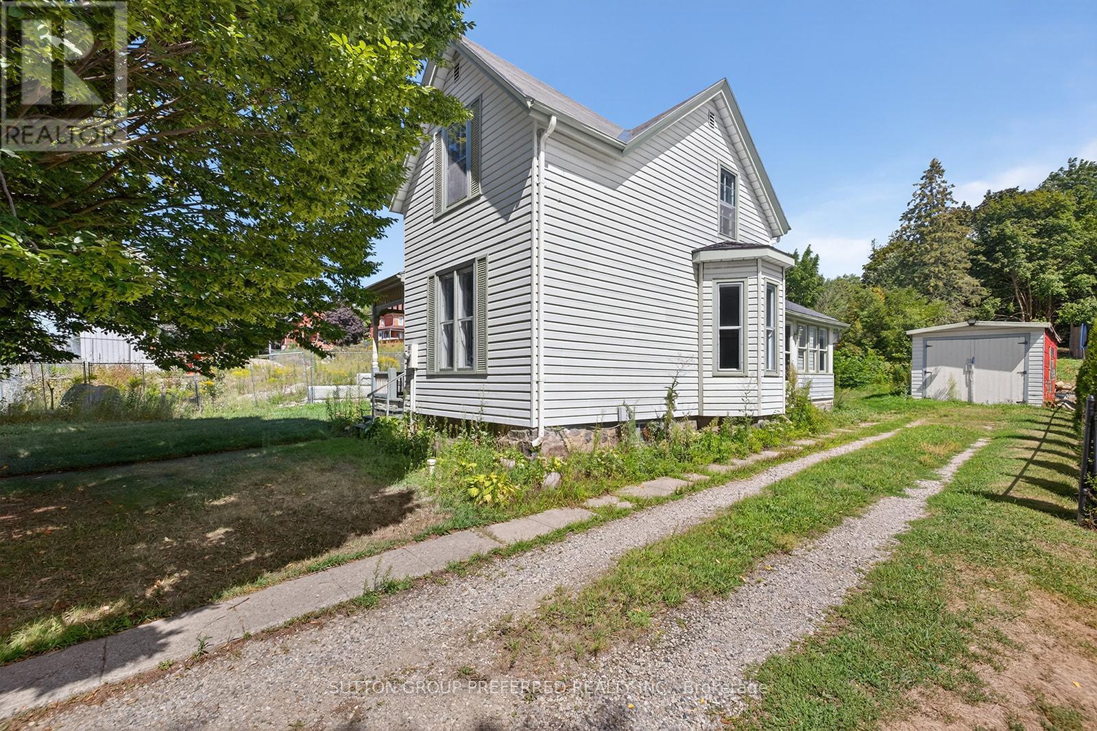 34 Oxford St, Woodstock, ON N4S 6A3
