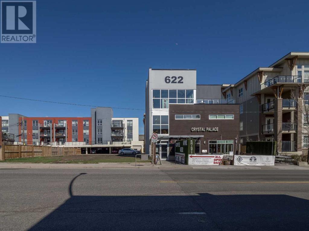 622 Edmonton Trl NE, Calgary, AB T2E 3J4
