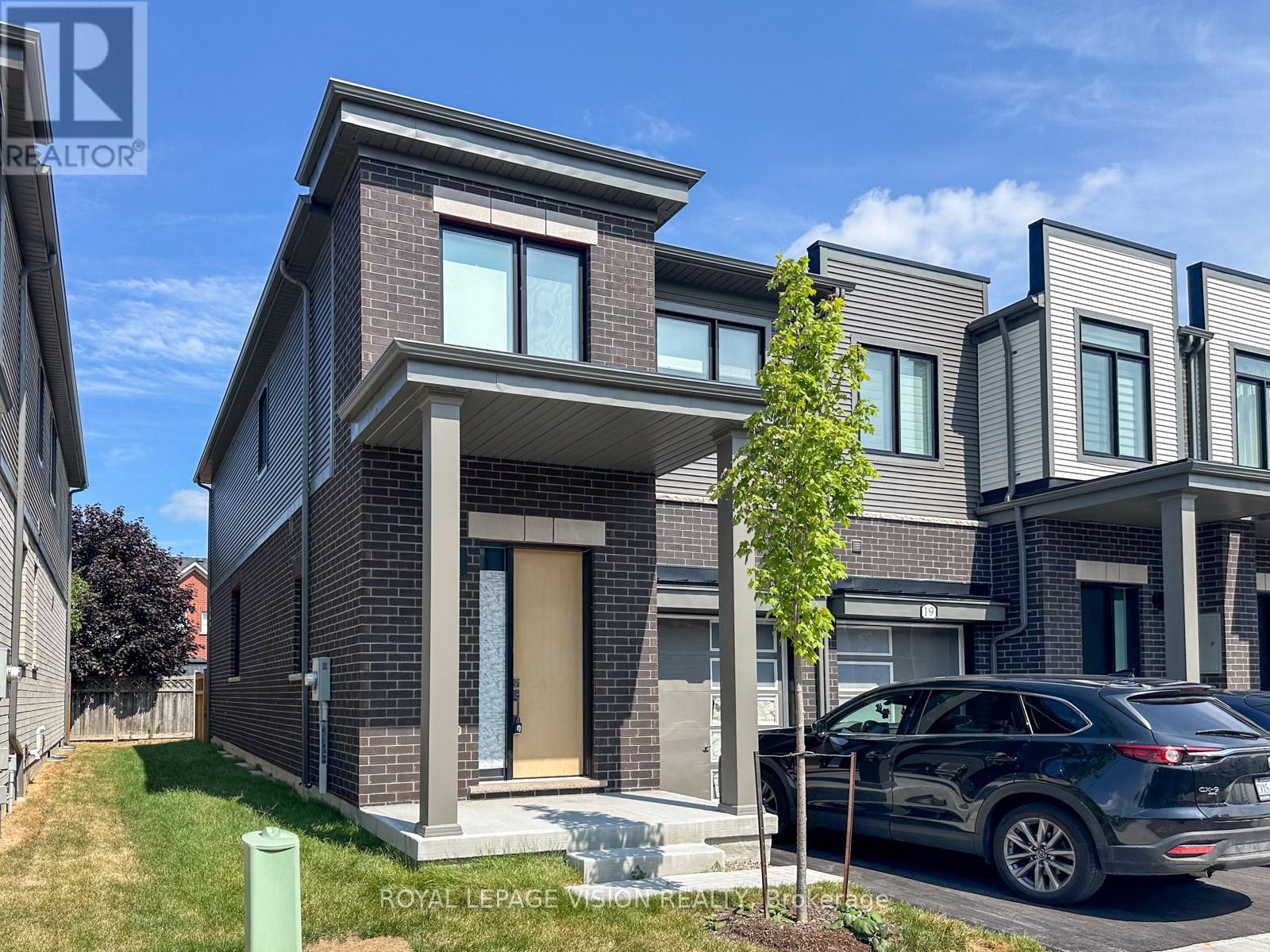 21 Sorbara Way, Whitby Brooklin, ON L1M 0M4