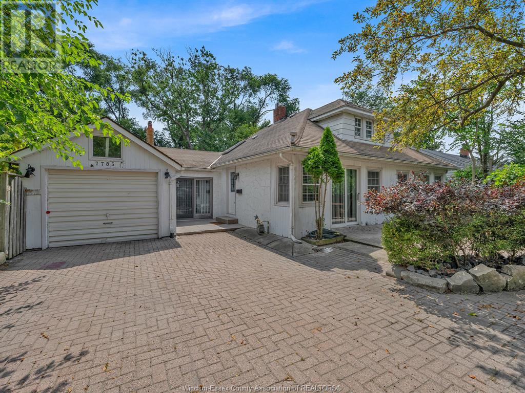 7785 Riverside Dr E, Windsor, ON N8S 1E1