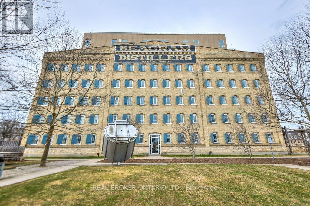 202 3 Father David Bauer Dr, Waterloo, ON N2L 6M1