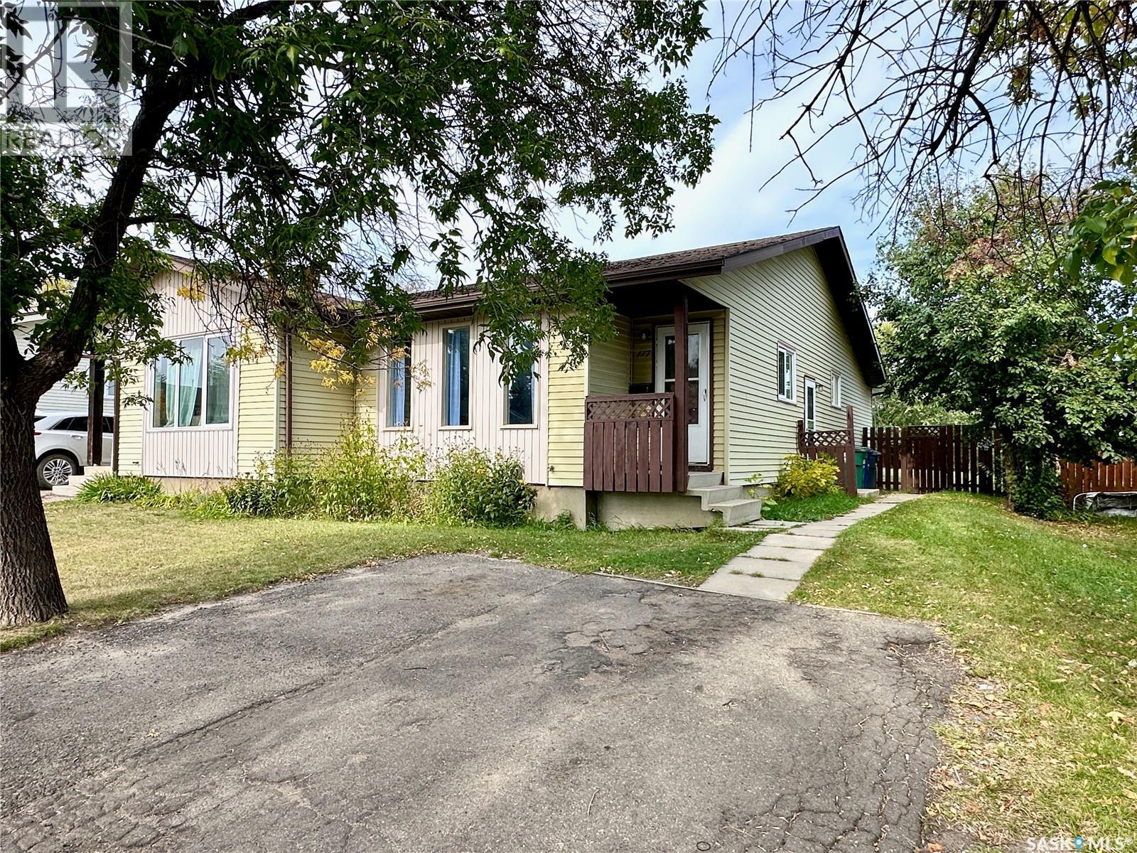 117 Stillwater Dr, Saskatoon, SK S7J 3N7