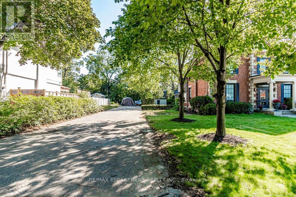 182 Concession St, Hamilton, ON L9A 1A9