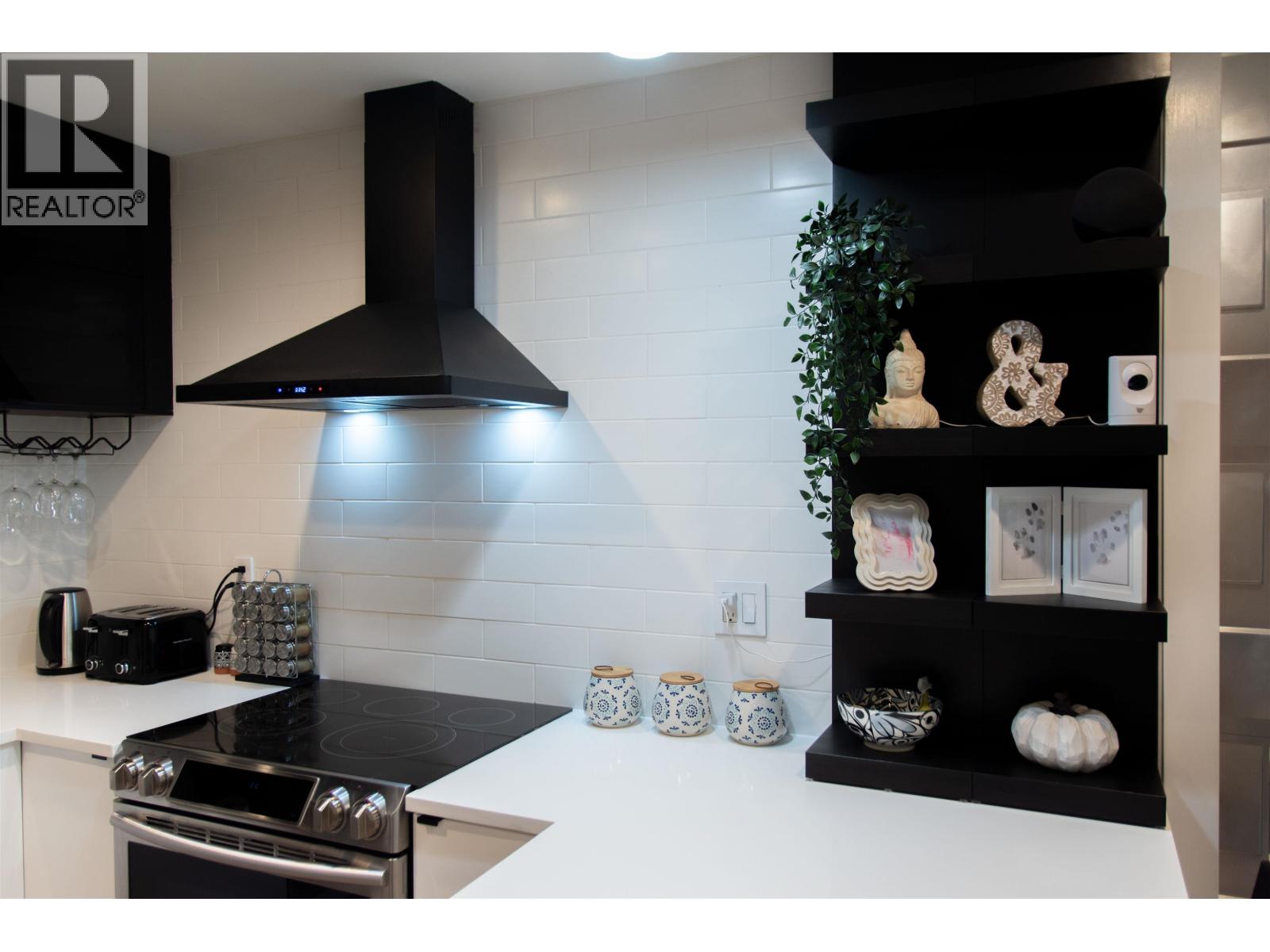 1718 Nelson Street Unit 402, Vancouver, BC V6G 1M8