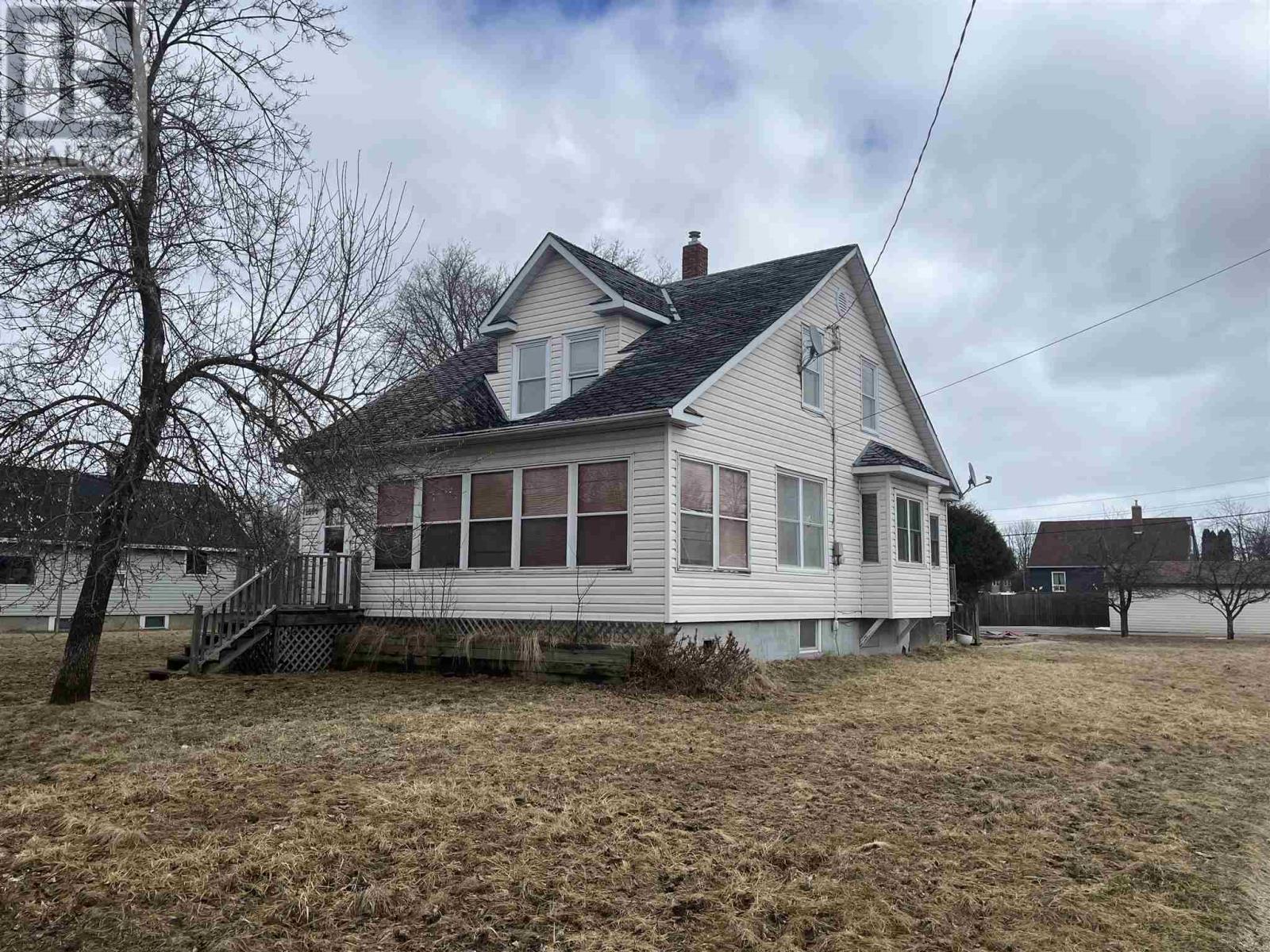 1000 Victoria Ave N, Fort Frances, ON P9A 2E7