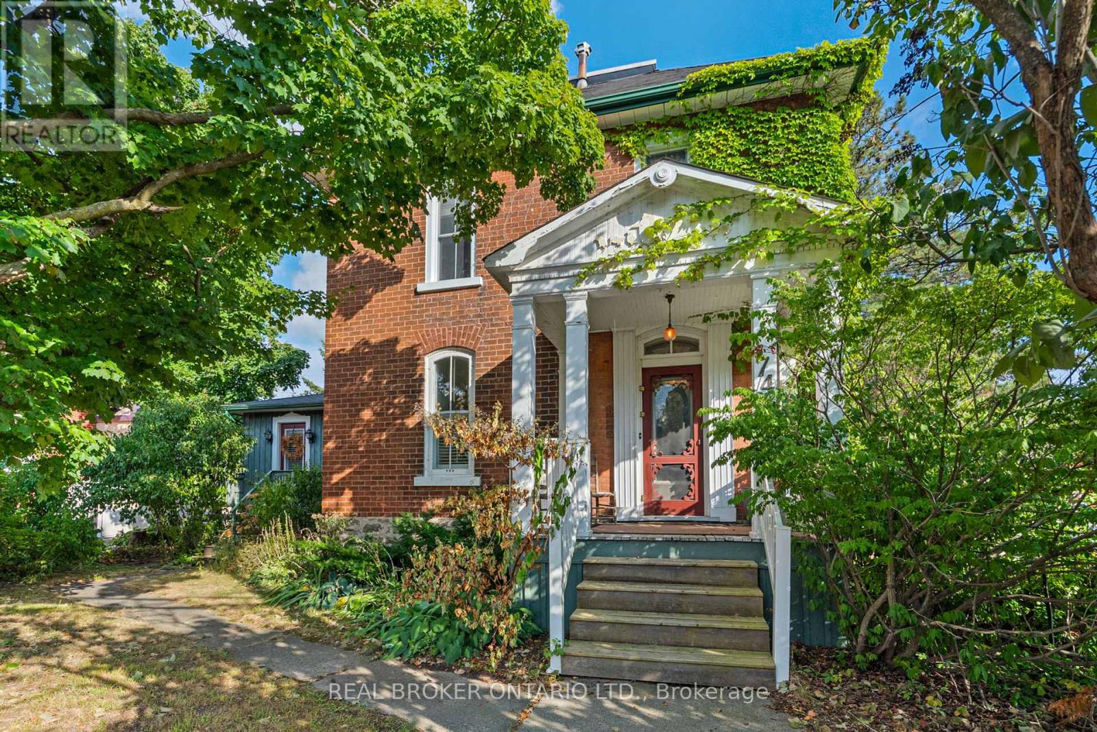 74 Lake Ave W, Carleton Place, ON K7C 1L6
