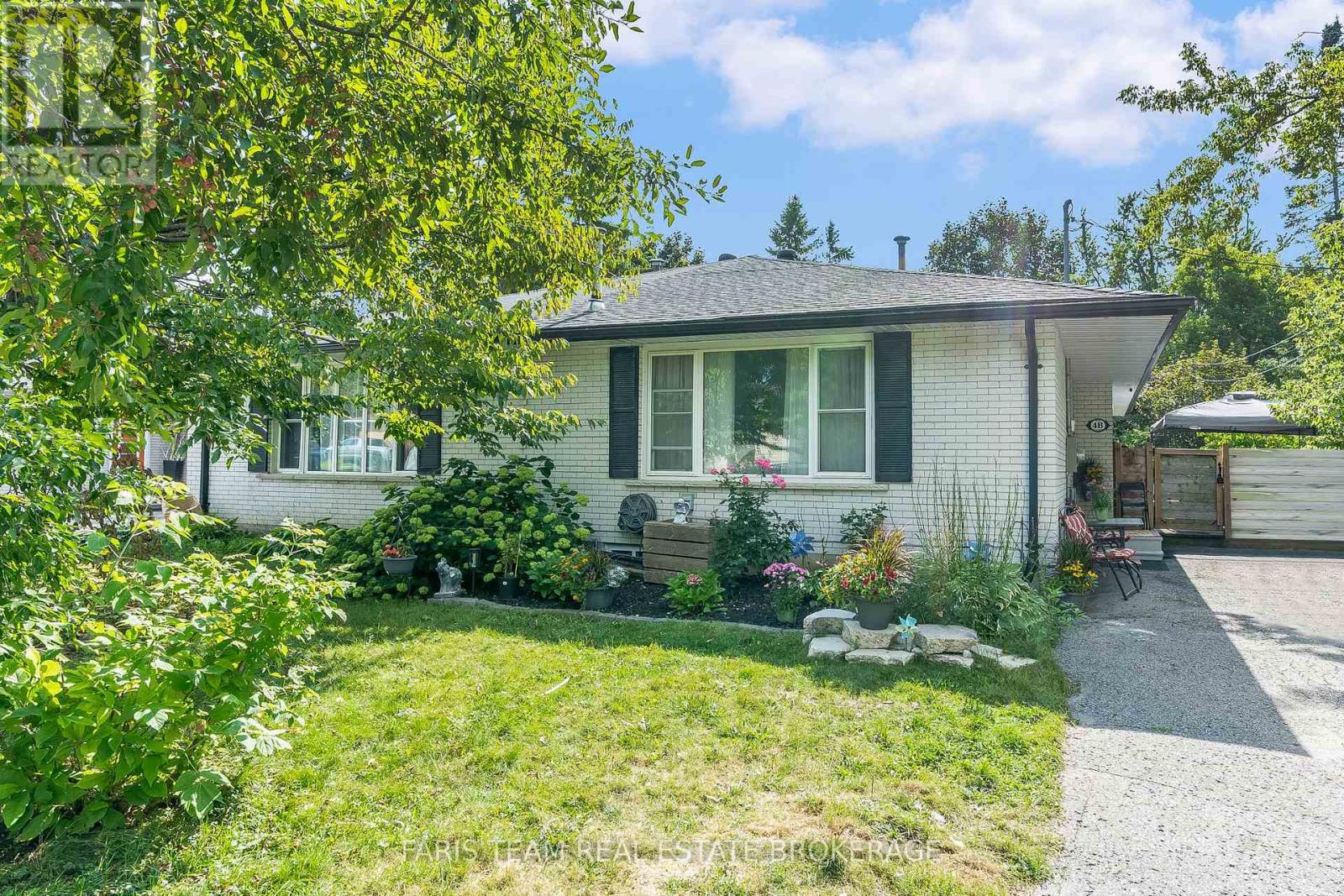 4 Oak St #b, Barrie, ON L4M 3T8