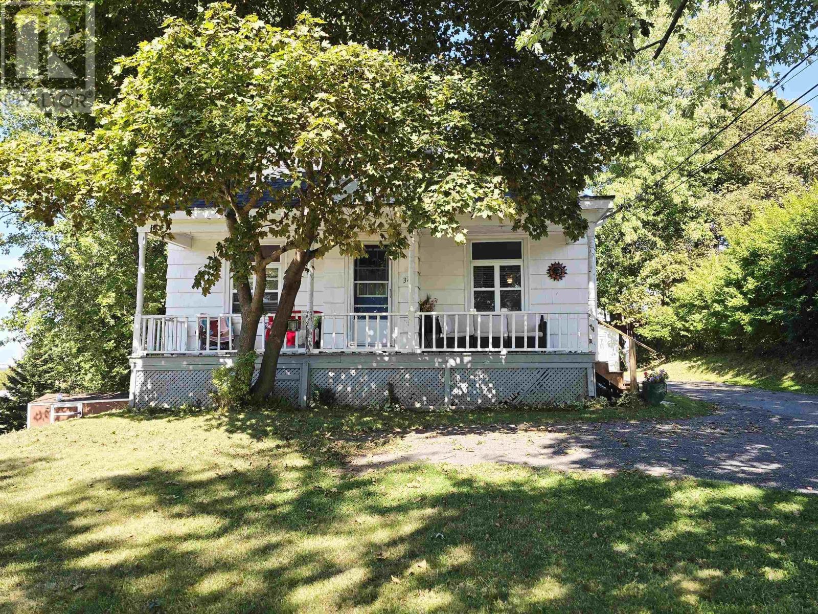 37 Diamond St, Trenton, NS B0K 1X0