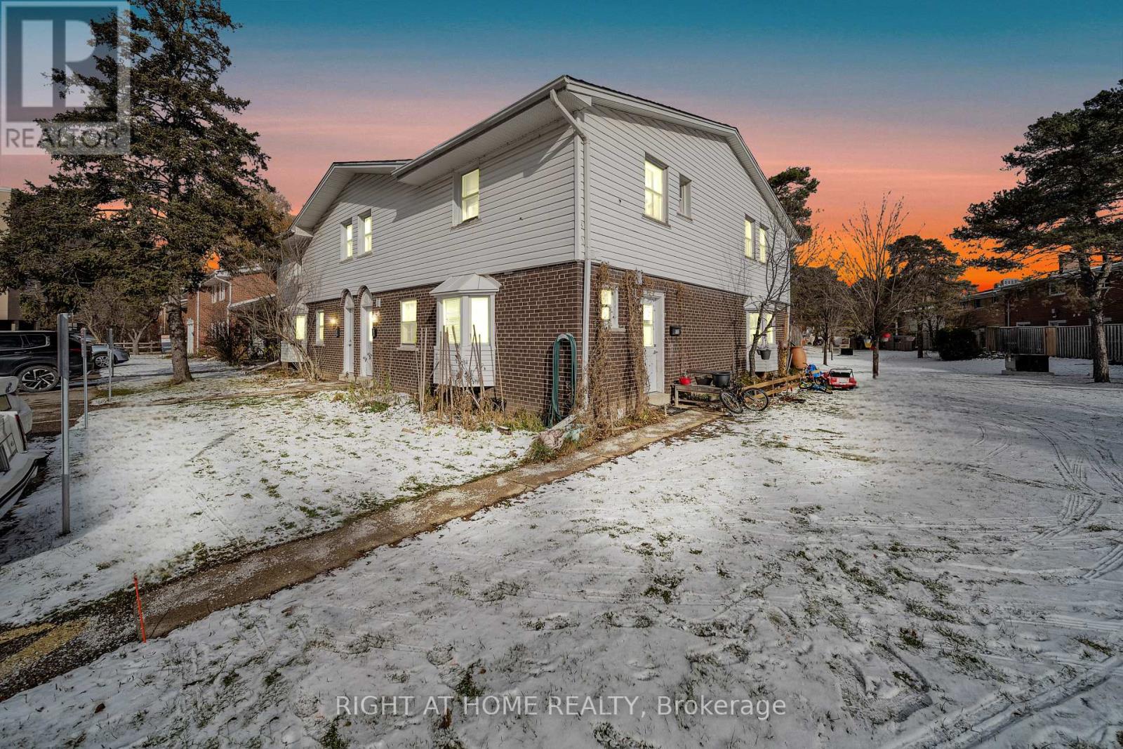272 Westcourt Pl, Waterloo, ON N2L 2R7
