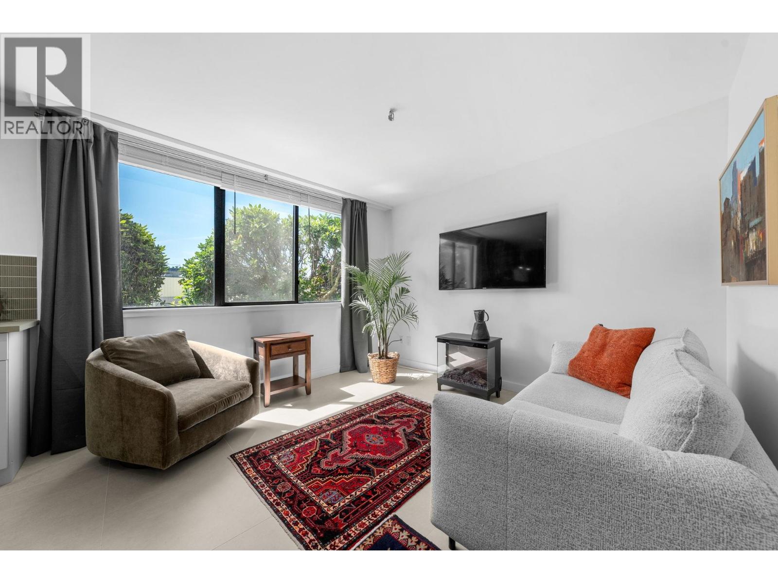 460 14th Street Unit 101a, West Vancouver, BC V7T 2W1