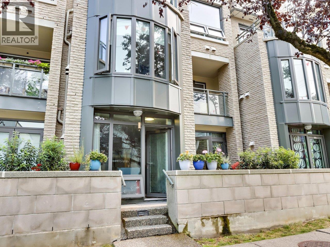 1628 Cypress St, Vancouver, BC V6J 5J1