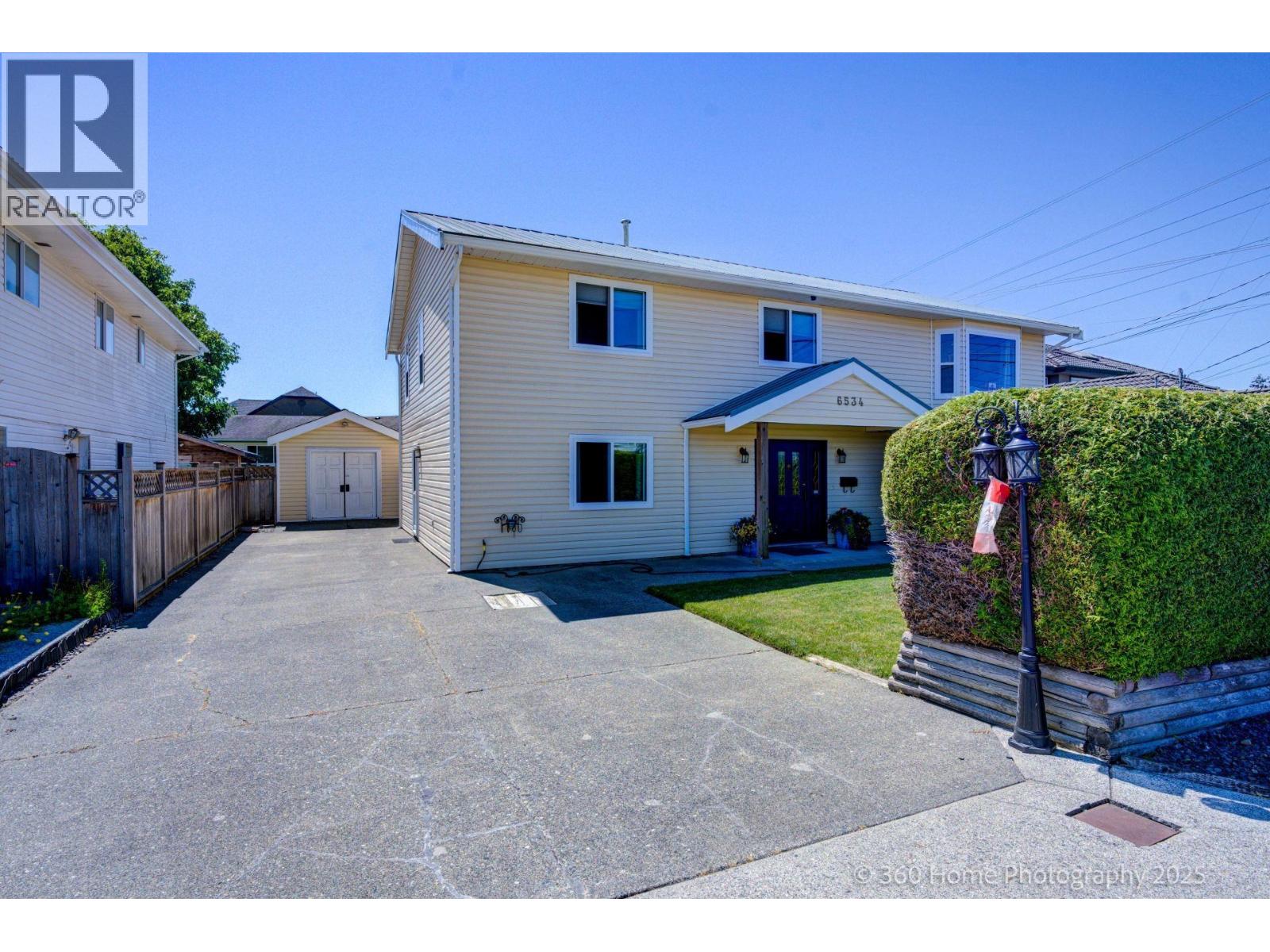 6534 Holly Park Dr, Delta, BC V4K 4Y7