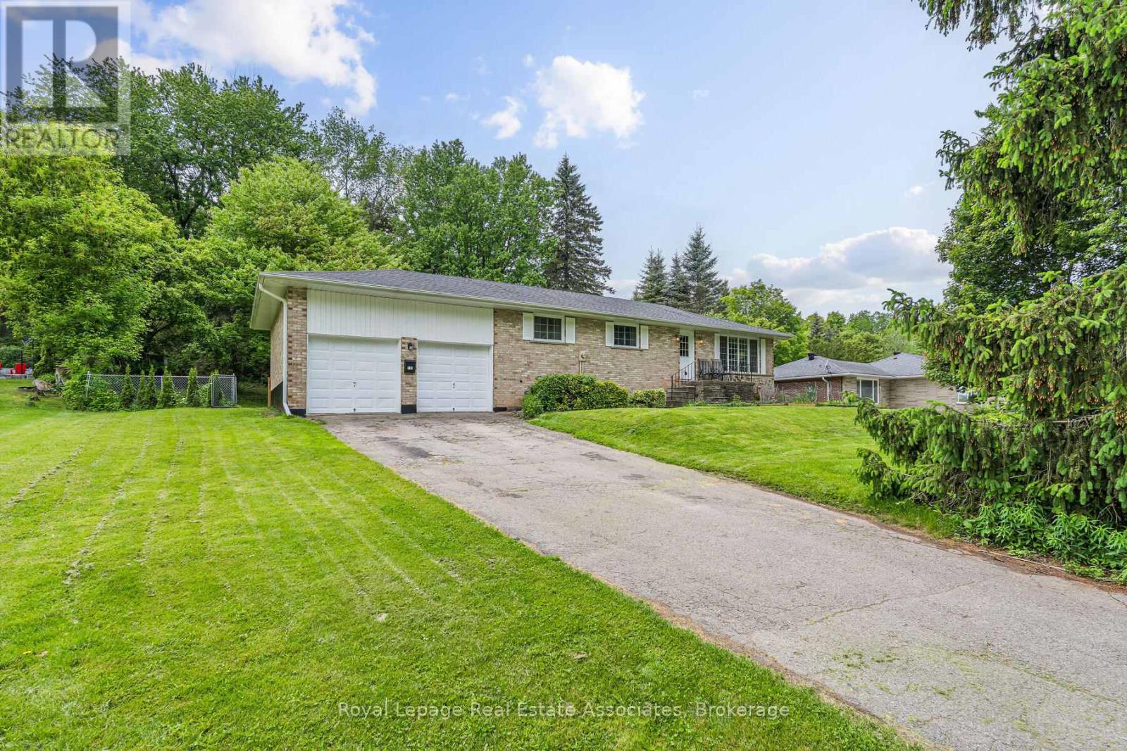 112 Park St E, Halton Hills, ON L7G 2V4