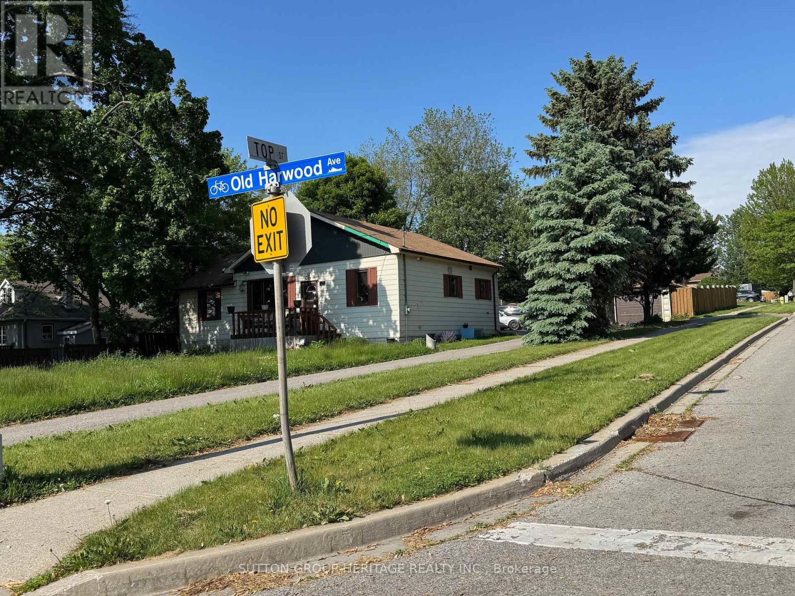 693 Old Harwood Ave, Ajax, ON L1Z 1E4
