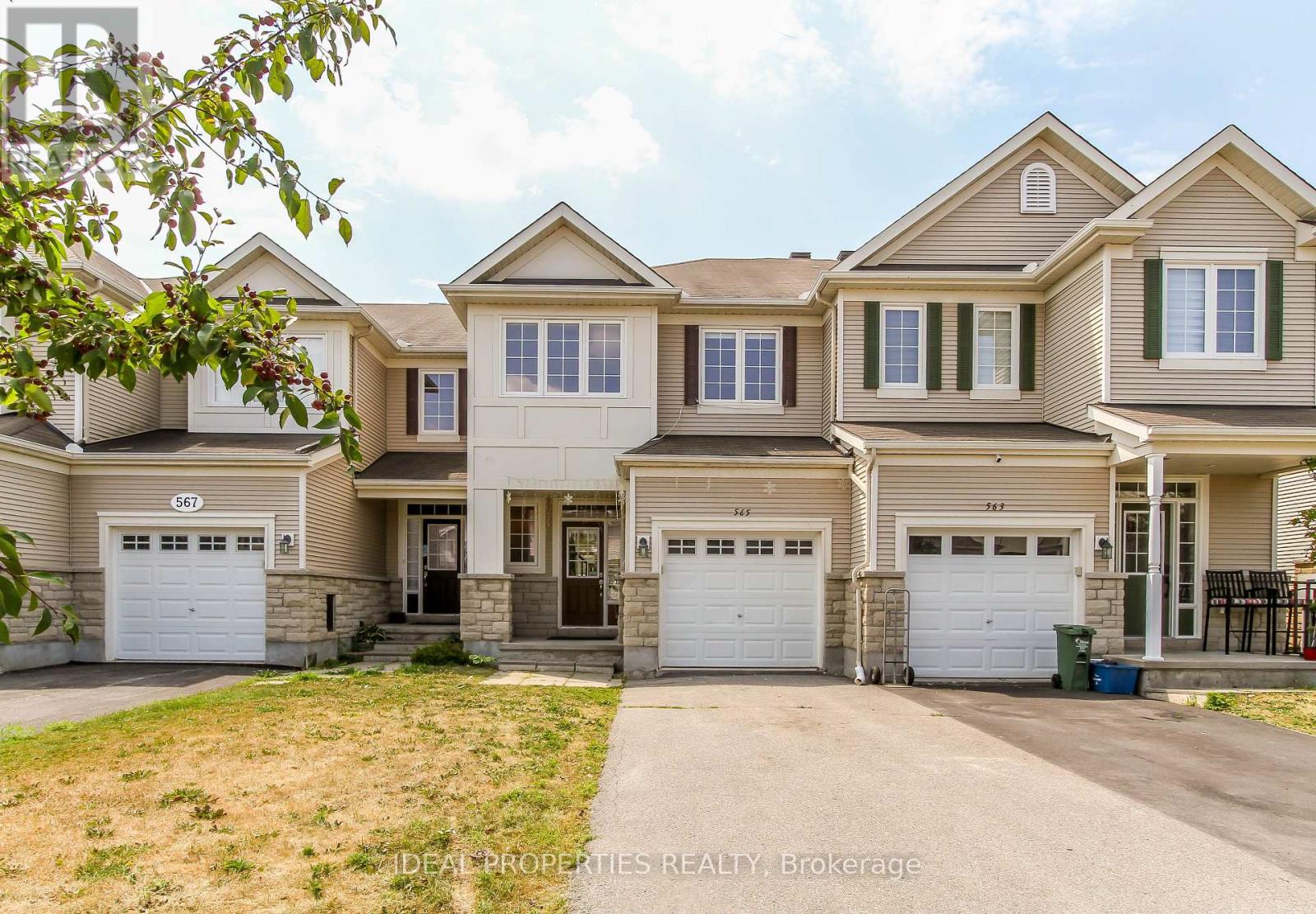565 Pepperville Cres N, Ottawa, ON K2M 0E6