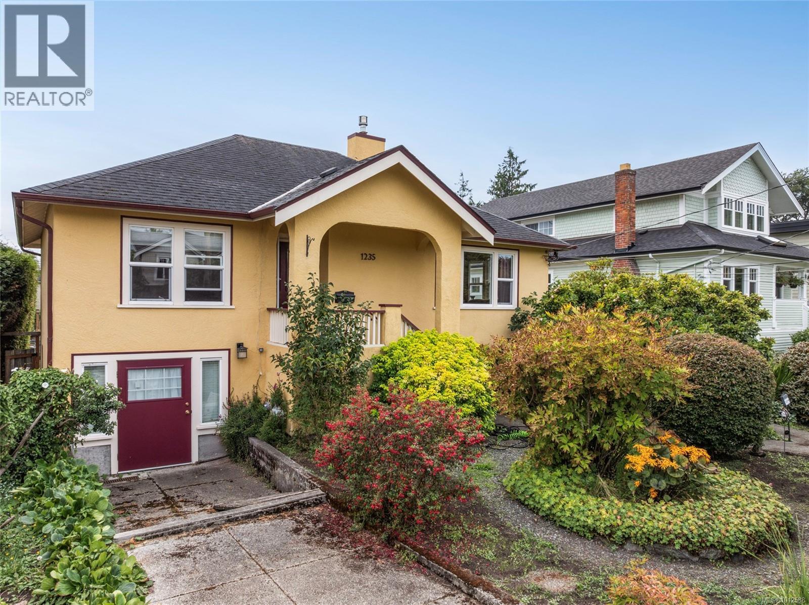 1235 Chapman St, Victoria, BC V8V 2T7