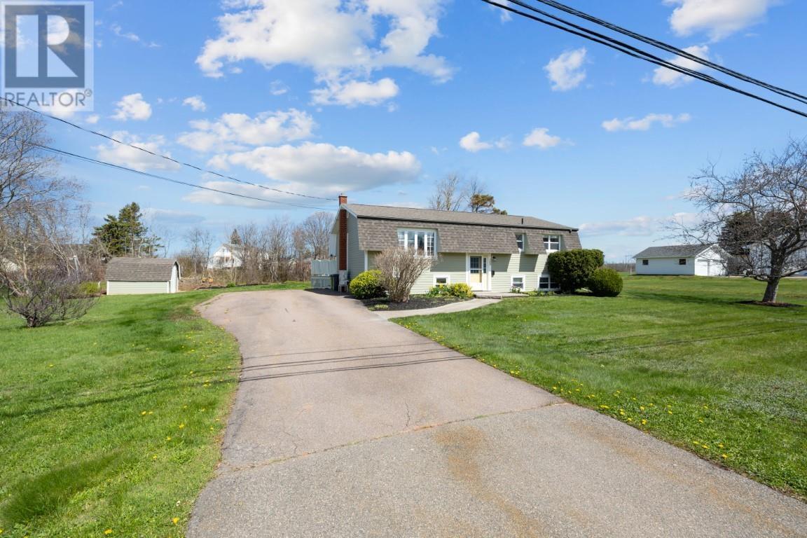 Summerside, PE homes with backyards for sale Houseful