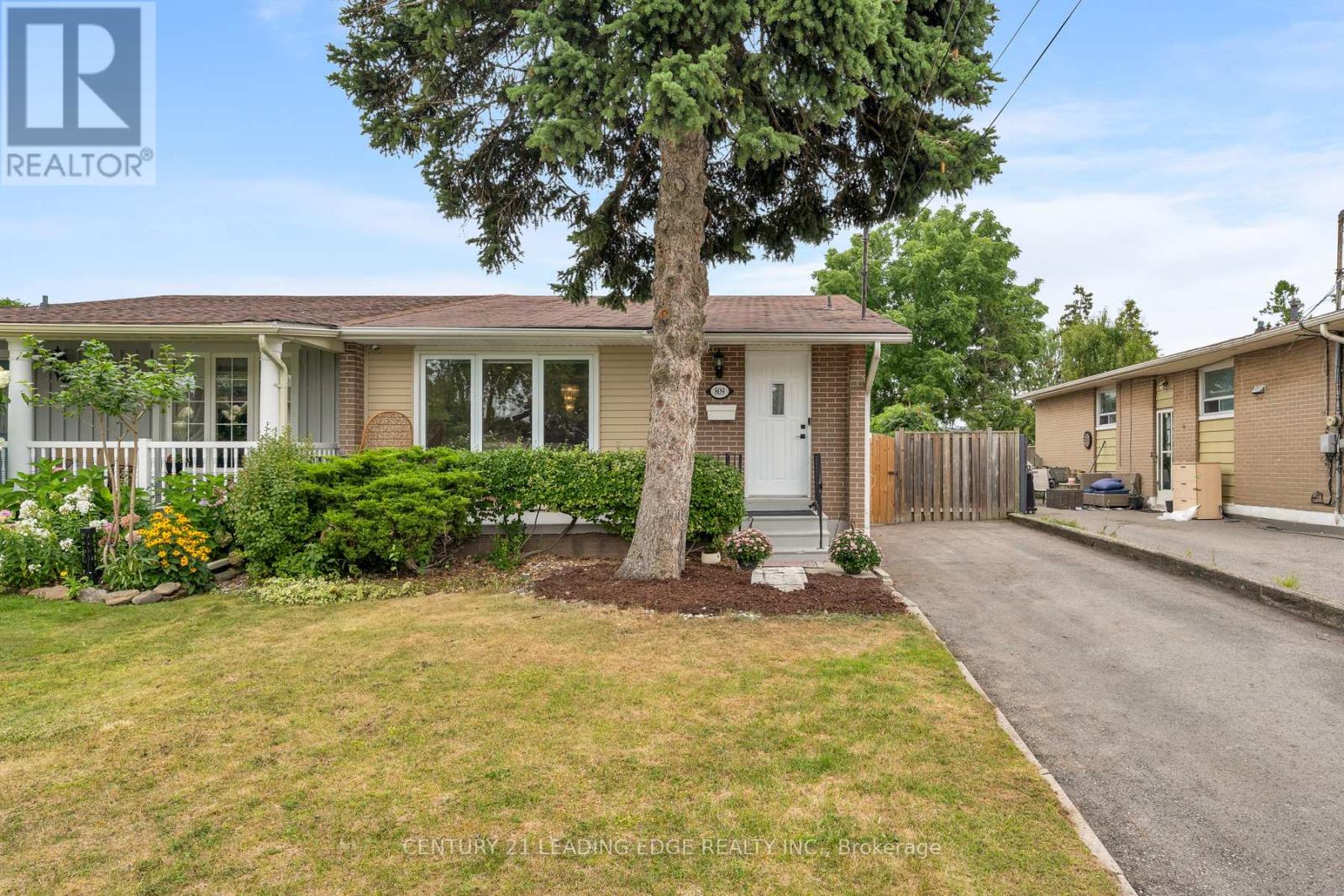 809 Sanok Dr, Pickering, ON L1W 2R1