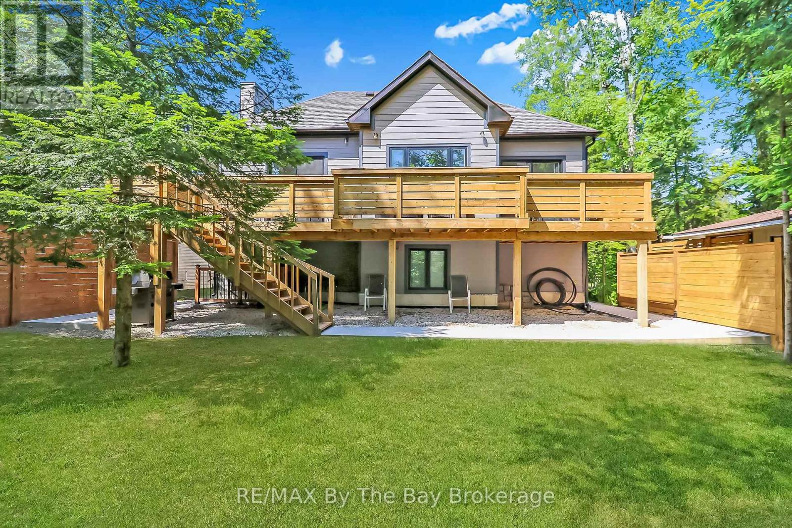 35 48th Street North, Wasaga Beach, ON L9Z 1Y3